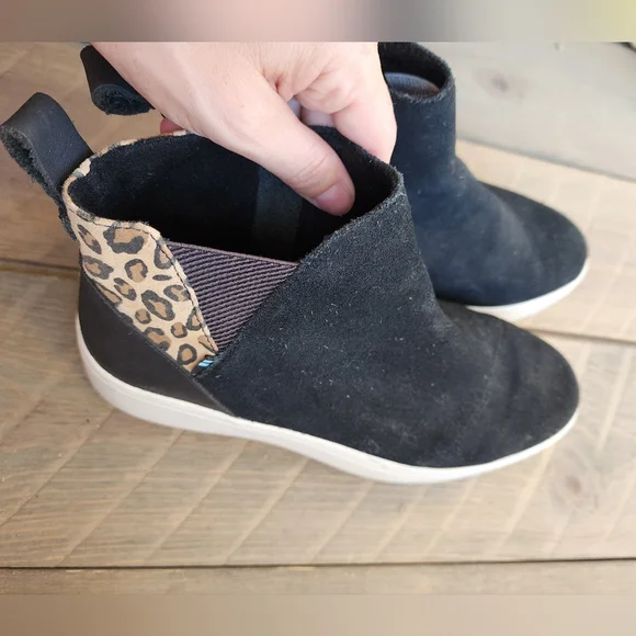 Toms Black Leopard Print Slip-On Sneakers Booties Sz 7.5 - Picture 4 of 9